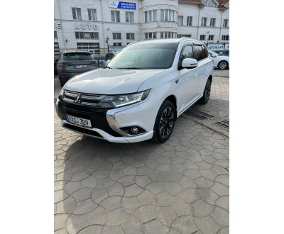 Аренда Mitsubishi Outlander (2016, Гибрид, Автомат)